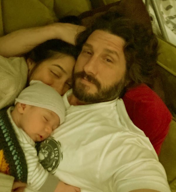 Image of Will Willis with wife and newborn son